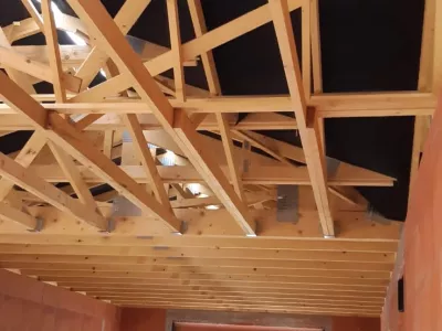 Pose de fermette et tuiles sur pavillon neuf