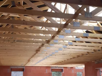 Pose de fermette et tuiles sur pavillon neuf
