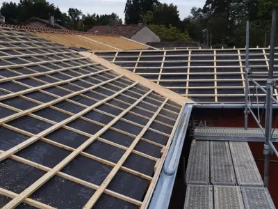 Pose de fermette et tuiles sur pavillon neuf