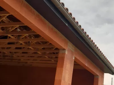Pose de fermette et tuiles sur pavillon neuf