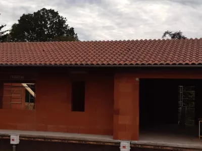 Pose de fermette et tuiles sur pavillon neuf