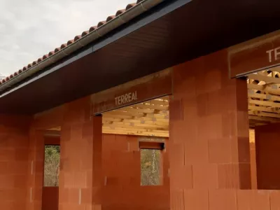 Pose de fermette et tuiles sur pavillon neuf